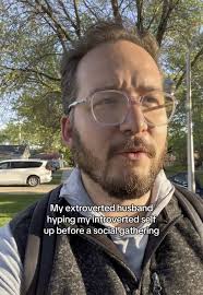 Nivia Lopez (@littlenivs)