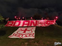Décadas haciendo parte de la historia del fpc. Trapos Recientes La Guardia Albi Roja Sur Independiente Santa Fe