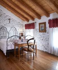 In più di settant'anni di esperienza nella costruzione di mobili ci siamo specializzati nell'arredamento di interni per le gli alberghi e gli hotel più. Arredamento Contract Per Hotel Alberghi B B E Hospitality