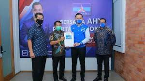 Sedangkan gubernur kaltara, zainal arifin paliwang merespon positif kolaborasi yang akan dikerjakan kementerian koperasi dan ukm. Pasangan Zainal Arifin Paliwang Yansen Tp Terima Rekomendasi Demokrat Menyusul Pkb Dan Ppp Tribun Kaltim