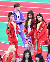 With the likes of itzy, twice, momoland, red velvet, nct 127, nct dream, . 191216 Itzy At Mbc 2020 Idol Star Athletic Championship Isac Itzy New Year Special Idol
