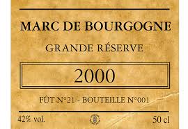 Légèrement à l'écart des rues piétonnes, ce coquet restaurant figure une élégante présentation, des produits frais et divinement magnifiés, cette table en ville est sans conteste à la hauteur de la réputation qu'elle s'est. Marc De Bourgogne Domaine Guillot Broux