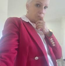 Watch the brand new music video for "Darlin'"