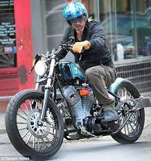 Pitt Stop Brad Gets Revved Up As He Speeds Through New Orleans On His Motorbike Motorcycle Brad Pitt Motorcycle Culture