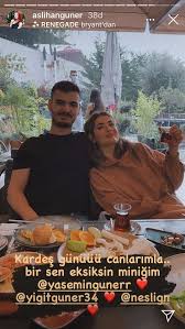 Oyuncunun iki kız kardeşi bulunuyor. Kuzey Yildizi Nin Yildiz I Aslihan Guner In Aile Saadeti Annesi Ve Kardesleri Ile Bulustu