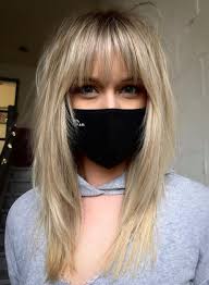 Più lunga e frastagliata, ideale per lunghi capelli lisci o . Capelli Lisci Con Frangia Lunga La Tendenza Che Arriva Da Parigi Capellistyle