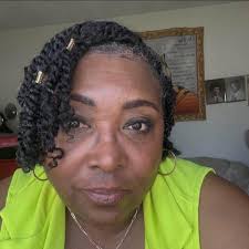 teens poorly tp'ing a house