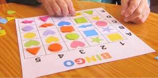 Interação social (jogar e interagir em grupo) estimulação da concentração e atenção Jogo Do Bingo Promover A Socializacao E Interacao Social E Estimular A Atencao E Memoria Socializacao Bingo Ideias