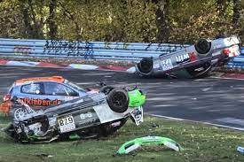 Experience racing, music, sports and much more at the legendary nürburgring! Horrorcrash Am Nurburgring Bmw Fliegt Meterhoch Durch Die Luft