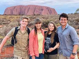 Believe in your strength to change the world.@australiazoo@chandlerpowell@wildlifewarriorsworldwide. Bindi Irwin Disables Comments On Instagram After Relentless Trolling Aktuelle Boulevard Nachrichten Und Fotogalerien Zu Stars Sternchen