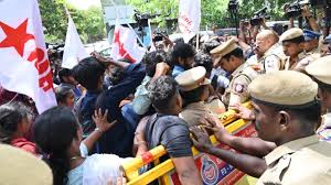 CPIM student wing protests over RSS ideologues’ portraits at Kerala Raj Bhavan