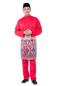 Baju melayu terdapat dua jenis garisan leher iaitu teluk belanga dan cekek musang. Pakaian Mengikut Kaum Di Malaysia Malaysiaku