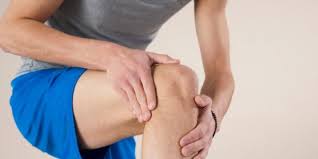 Penyebab sakit lutut dapat karena masalah dengan sendi lutut sendiri, atau penyebab lutut sakit tingkat keparahan sakit di lutut sangat bervariasi. Radang Sendi Penyebab Utama Nyeri Lutut Pada Lansia