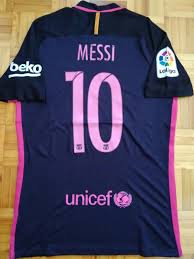 The 2017/18 barcelona away jersey is the perfect jersey for not only barcelona fans, but soccer fans all over the world! Barcelona Away Football Shirt 2016 2017