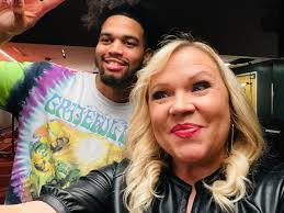 Holly Rowe