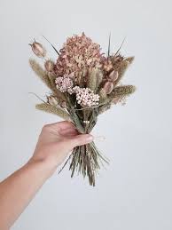 Flower arrangements dried hydrangeas dried flowers diy flowers hydrangea planting flowers plants pretty flowers dried flower arrangements. Dried Flowers Bouquet Small Hortensie Small Dried Ostrich Dried Hydrangea Dried Flower Bouquet Dried Hydrangeas Dried Flowers