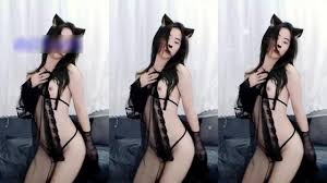 虎牙美女主播『小豬仔』最新5500定製流出半透黑絲全裸熱舞高潮臉- SOPORN.COM