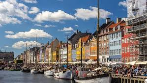 Es una ciudad modélica, tranquila y ordenada, la más grande y próspero de dicho país. Nyhavn Copenhague Dinamarca Copenhague Estudiar En El Extranjero Dinamarca