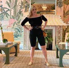 I'm so excited for bella the brave to be released on 27 october 2021. Grease Hommage Rebel Wilson Zeigt Sich In Sexy Outfit Promiflash De