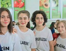 Bənce eski oyuncular olmadığına göre çok iyi. Tozkoparan Iskender Asya Elif Sinan Arda 2021 Mavi Ay Mavi Unluler