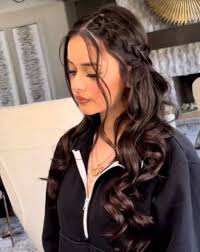 Looking for hair stylist for daughter's wedding hairstyle