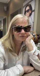 Lori Keane's Instagram, Twitter & Facebook