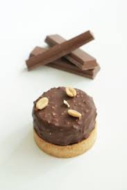 Tartelettes Snickers Chocolat Caramel Et Cacahuetes Recette Olivia Patisse Mini Tarte Recette Gateau Fruit Gateaux Et Desserts