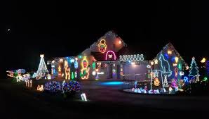 Les enfants seront ravis de préparer les décorations pour la table du repas de noël : Videos Un Jeune Jurassien Transforme Sa Maison Et Son Jardin En Incroyable Son Et Lumiere De Noel