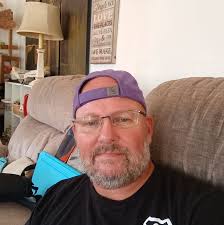 Why does volume decrease when slowing down with bluetooth connected?