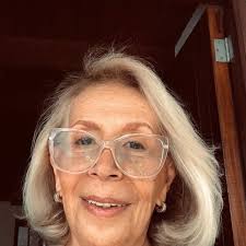 Sigue rezando por la princesa Kate Middleton ❤️😭. Ella yace calva en la  cama del hospital pero aún así... Ver más  https://www.boredpanda.com/new-photos-reignite-princess-kate-engagement-ring-mystery/?utm_source=threads7&utm_medium=link&utm_campaign  ...