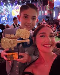 Me siento honrado y humilde de compartir que recibí el Galardón a la Música  de Mariachi ayer. Estoy muy agradecido con Dios por el don de la música,  con mi familia por