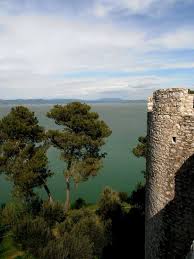 The village has very ancient etruscan and roman origins (the area was already inhabited when the promontory still was one of the four isles of lake trasimeno). Entdecken Sie Castiglione Del Lago Die Perle Am Trasimenischen See Exploring Umbria