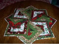 Free Round Quilted Table Topper Patterns Lzk Gallery Christmas Table Toppers Table Topper Patterns Christmas Patchwork