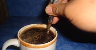 Contoh peristiwa perpindahan panas secara konveksi berikutnya yang cukup mudah diamati adalah pada saat memasak air untuk membuatnya mendidih. Pengertian Dan Contoh Perpindahan Panas Kalor Secara Konduksi Konveksi Dan Radiasi Website Pendidikan