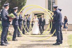 Wer auf eine hochzeit eingeladen ist, muss sich nicht nur über outfit, anreise oder das hochzeitsgeschenk gedanken machen. 10 Hochzeit Auszug Ideen Trauung Hochzeit Brautpaar