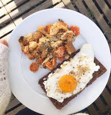 Belqis On Instagram Gratin D Automne Vegetal Butternut Carotte Chou Fleur Et Patate Douce A La Creme De Noix De Cajou Le Pla Food Breakfast Eggs