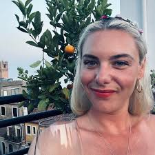 Wonder if anyone knows a woman that was called Linda fair We both went to  tech college for retail distribution at the old school in kelty