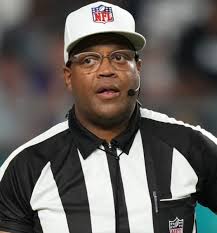 The refs missed a clear face-mask penalty