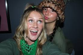 Hi everyone! Me and my other 2 roommates are moving to The Pier for the  25-26 school year. We will all be seniors and are looking for 2 more  roommates for our