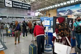 Las fronteras de la república de chile tuvieron como base las de la capitanía general de chile, luego de su independencia de la monarquía española en 1818. Desde Cierre De Fronteras Hasta Suspension De Visas Los Paises Se Blindan Contra El Coronavirus La Tercera