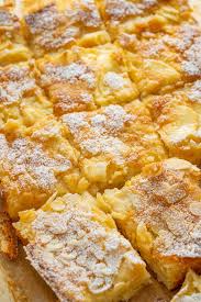 Dieser saftige schokokuchen mit schokoglasur und smarties mit diesem rezept gelingt der marmorierte boden und die perfekte schokoglasur garantiert! Apfelkuchen Vom Blech Schnell Lecker Und Mega Saftig Einfach Malene Rezept Apfelkuchen Rezept Einfach Rezepte Apfelkuchen Rezept