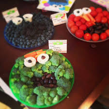 This adorable elmo + cookie monster sesame street birthday party was submitted by christina pagan of a little slice. Sesame Street Birthday Party Chickabug