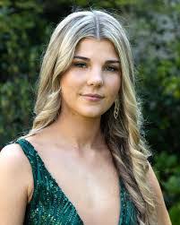 Candice Sears's Instagram, Twitter & Facebook