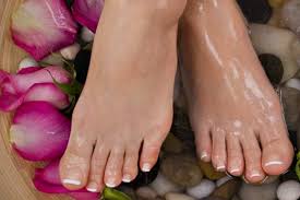 Baking soda is one of the best natural products to care for our feet and to always keep them healthy and beautiful. Best Foot Soaks For Dry Feet Footwear News