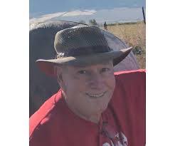 Linda Helzer's Instagram, Twitter & Facebook