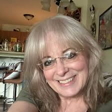 Loving these giant cat shaped beds! 👏