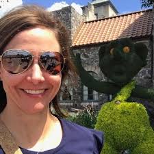 Julie Cascaden (@smileitsjules)