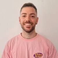 600+ perfiles de «Axel»