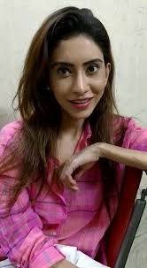 Catch the glam diva Anuja shinde walk the ramp at the Aalmari Fashion Nite 