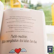 Simak travel quotes terbaik yang sangat menginspirasi dan cocok digunakan untuk update status atau dijadikan caption foto saat sedang pergi liburan di quote ini menunjukkan bahwa traveling akan membuat seseorang rendah hati. Buku Pesan Pesan Cinta Untukmu Novel Islami Motivasi Quotes Islami Best Seller Shopee Indonesia